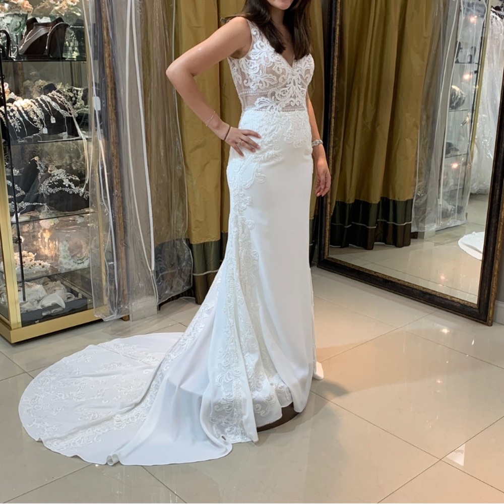 Bellissima Bridal embroidered wedding dress gown size small US 6-8